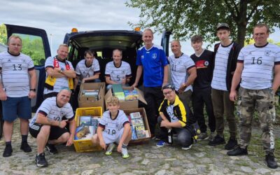 FC Deetz übergibt Bücher an die Lebenshilfe