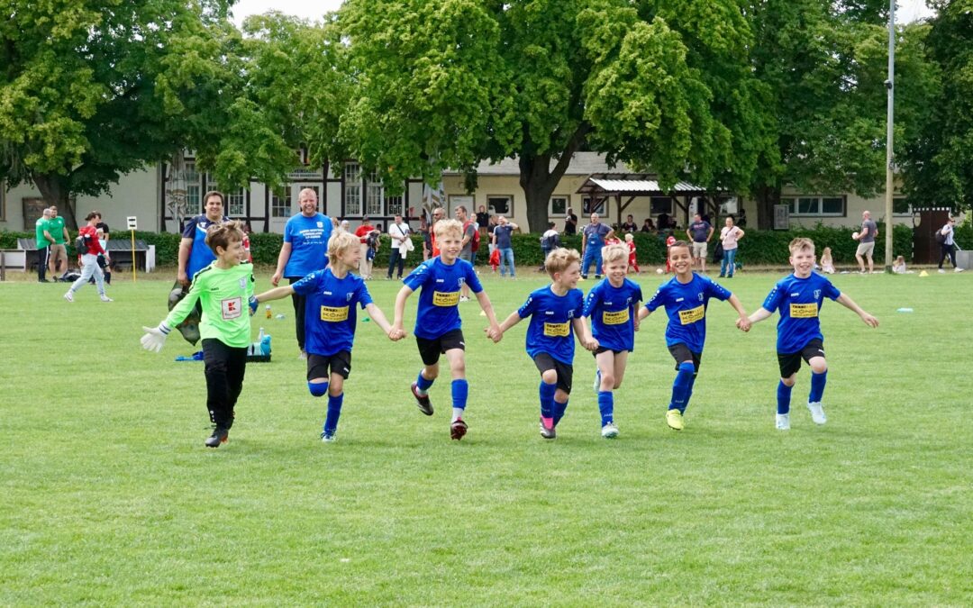 Stark gekämpft und dreimal belohnt – F1-Junioren beim Fußball-5-Turnier in Brandenburg